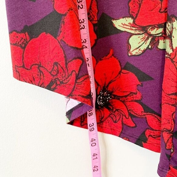 Lularoe Carly short sleeve bold red floral knee length lightweight dress - Picture 5 of 7